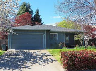 564 James St, Talent, OR 97540