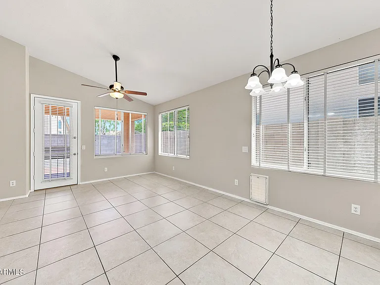 1402 E Shannon St — Photo 18