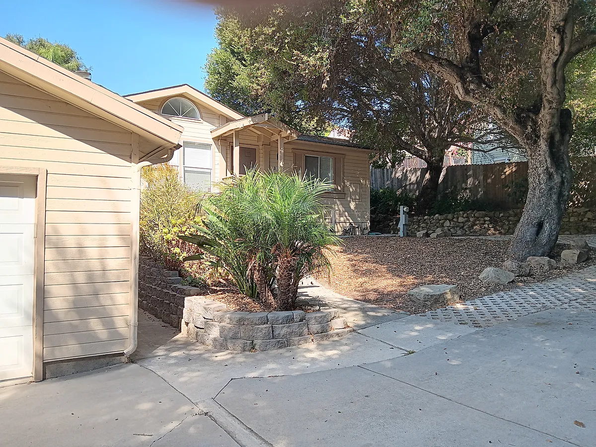 Building Photo - 307 El Sueno Rd