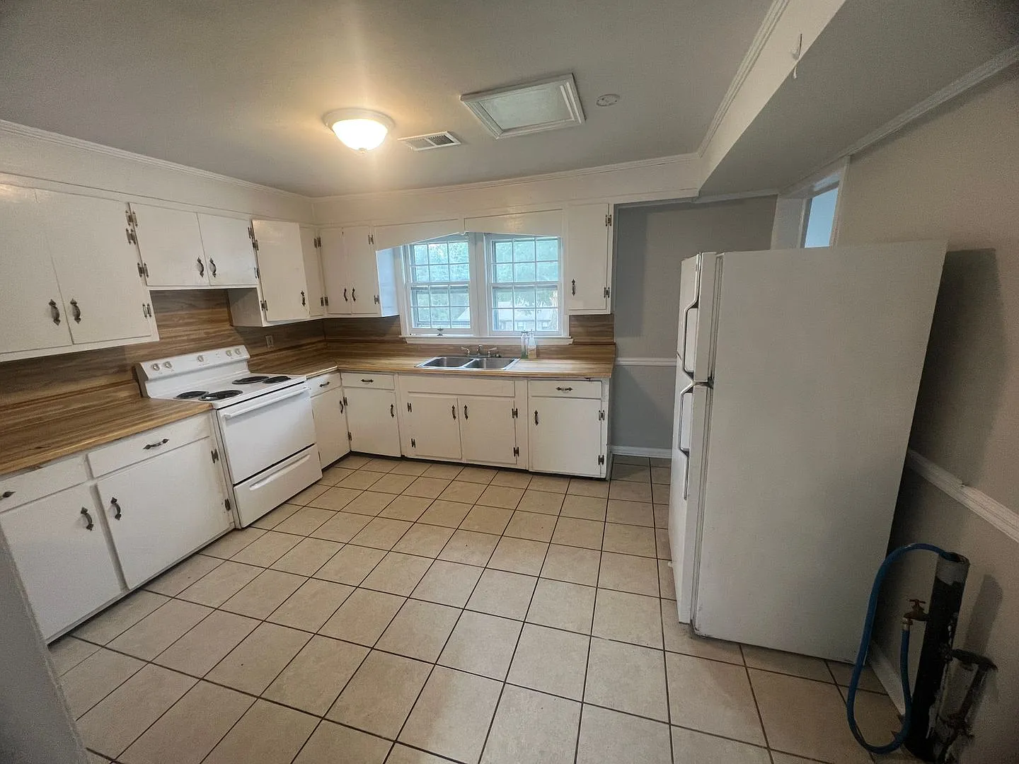 2 Bedroom, 1 Bathroom in Carrollton City — Photo 2