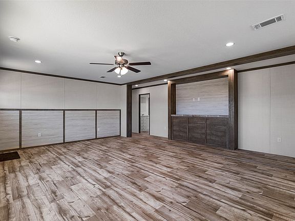 4th image of 3924 Sandusky Rd