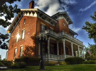 301 S High St, Galena, IL 61036