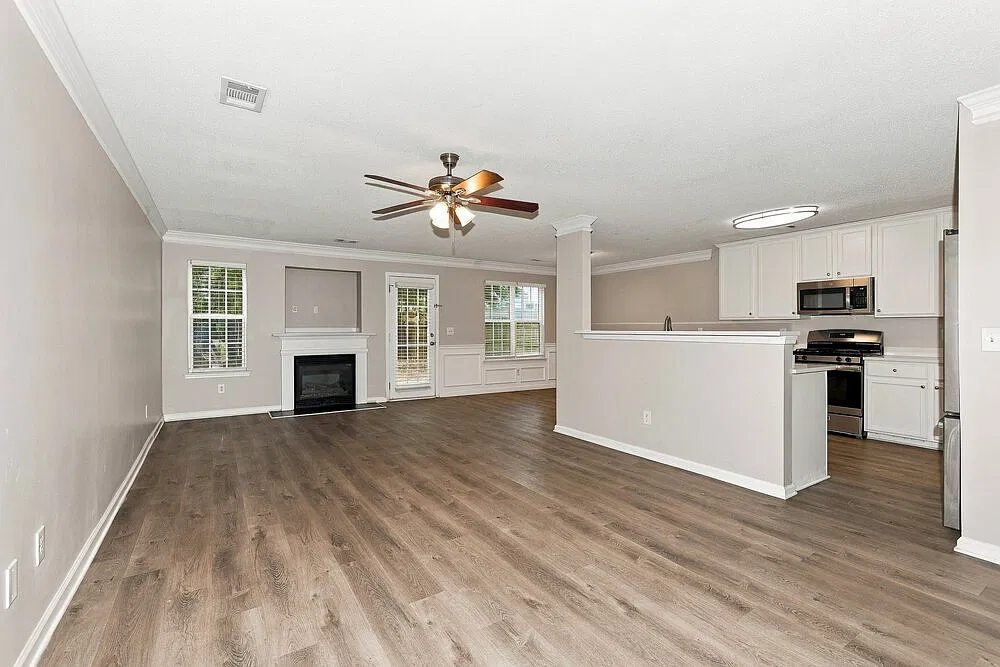 3 bed, 2.5 bath, 1553 sqft, $2,015 — Photo 4