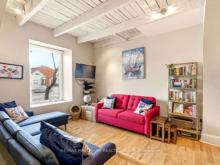 176 King Edward Ave — Photo 5