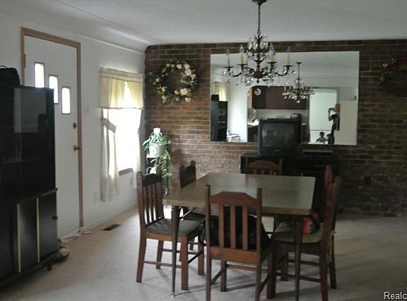 3rd image of 2571 Campau Ave
