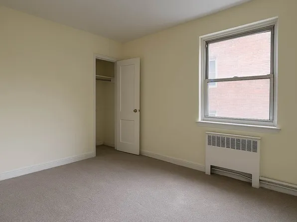 76-03 Commonwealth Boulevard image 2 of 4