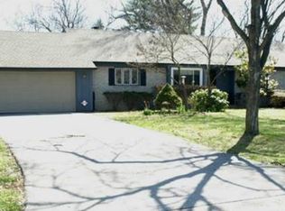 8005 Beverly Dr, Prairie Village, KS 66208