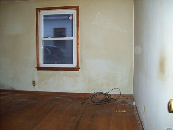 3rd image of 531 Valley Dr