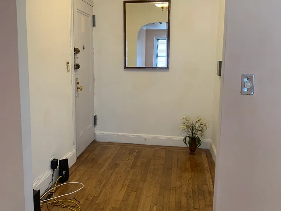 240 E 24th St #4G