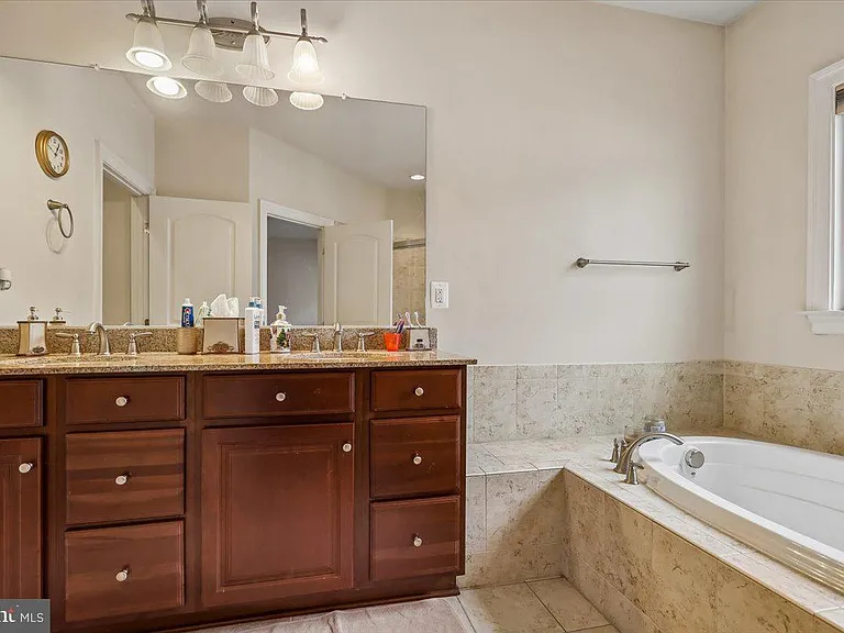 25128 Deerhurst Ter — Photo 13