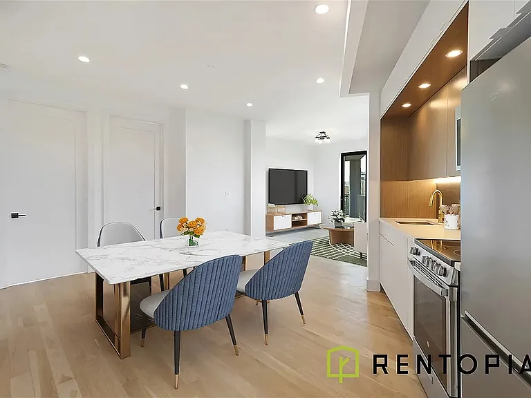 494 Manhattan Ave #4A — Photo 2
