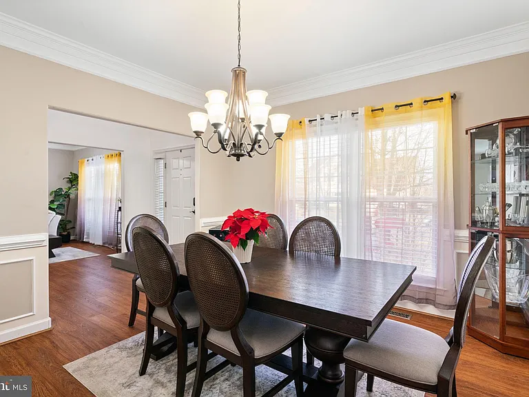 523 Windermere Dr — Photo 12