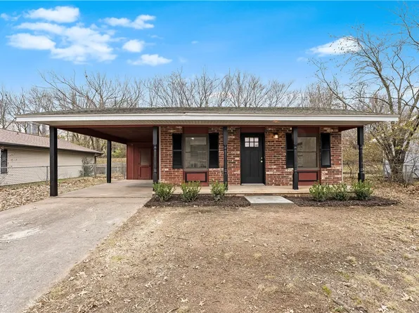 2710 N Villa Blvd, Fayetteville, AR 72703