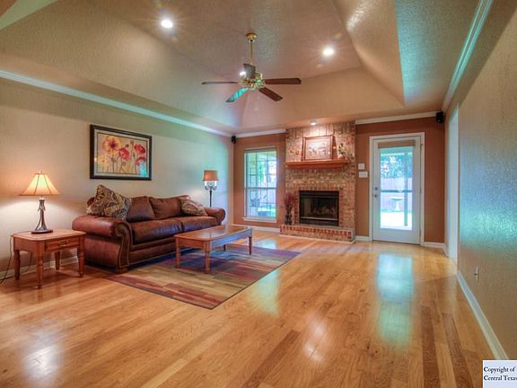 2nd image of 909 Queens Dr
