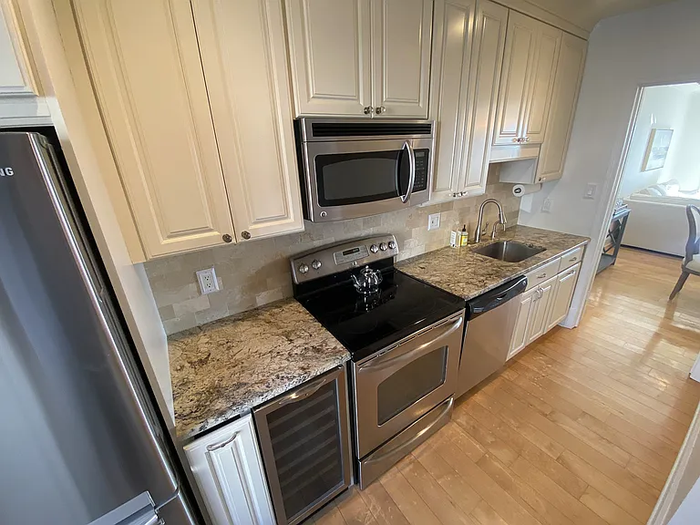 1664 Beekman Pl NW #A — Photo 10