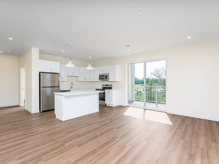 Slade Farm Residences — Photo 9