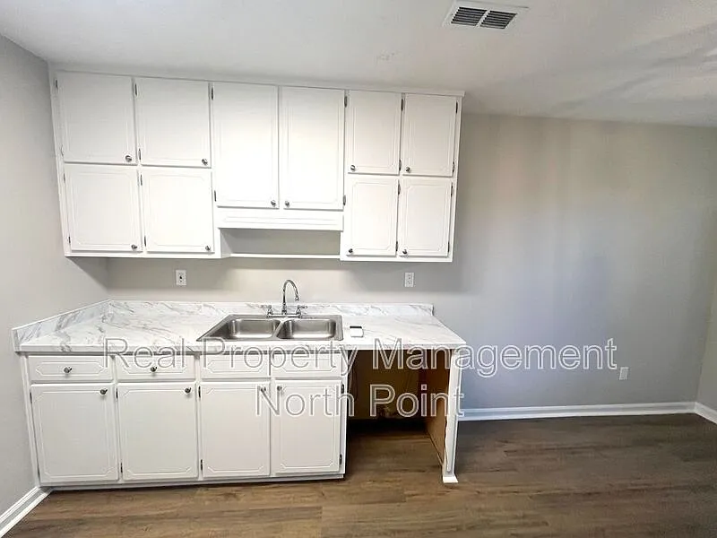 3 bed, 2.5 bath, 1636 sqft, $1,695 — Photo 4