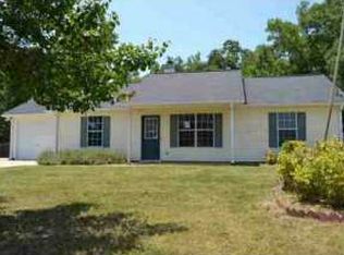 35 Canterbury Dr, Grantville, GA 30220
