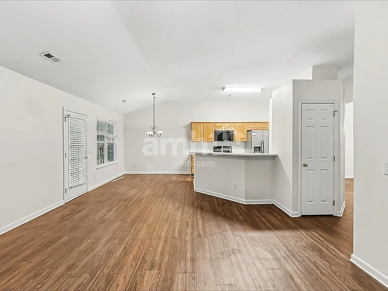 9818 Highlands Crossing Dr — Photo 8