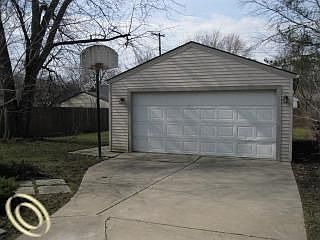 3rd image of 2175 Buckingham Ave