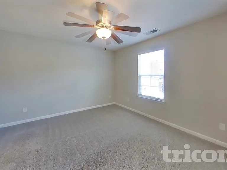 403 Riverwood Ct — Photo 5
