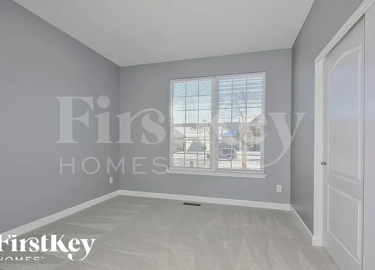 221 Lonepine Dr — Photo 12