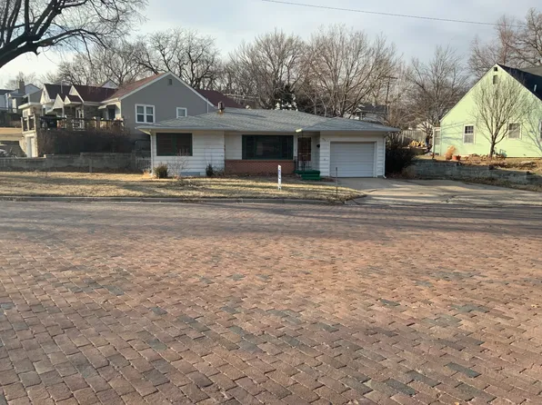 930 Elmhurst Blvd, Concordia, KS 66901