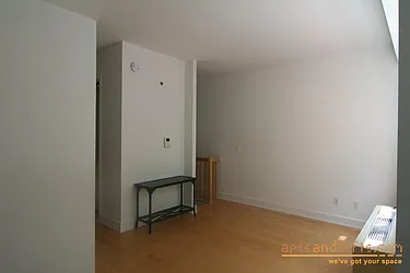 Rented by aptsandlofts.com