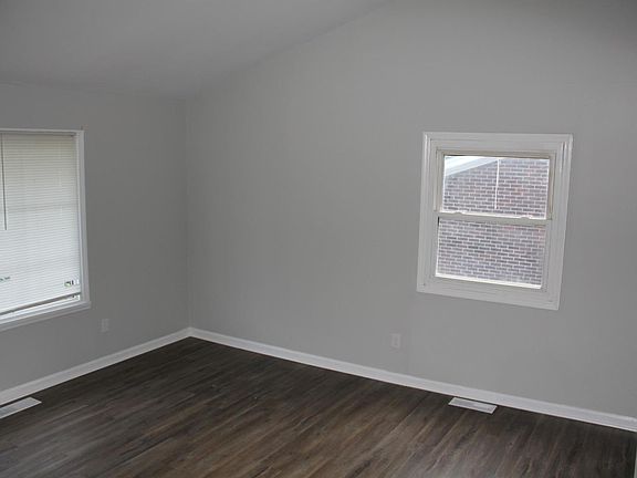 3rd image of 137 E Showalter Dr