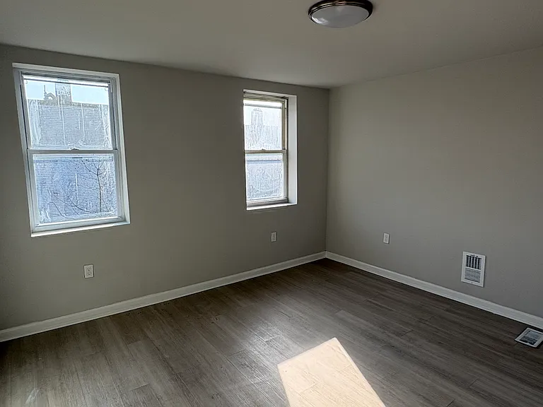 1200 Glyndon Ave — Photo 17