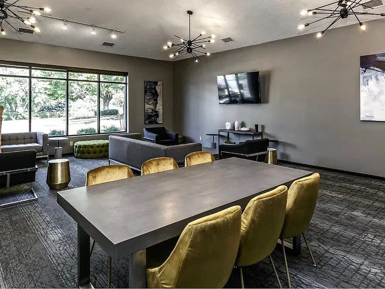 Southwest Gables Apartments — Photo 2