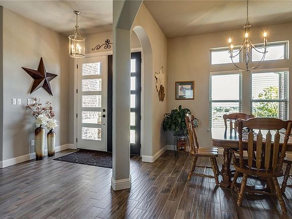 3rd image of 325 Kenyon Ct
