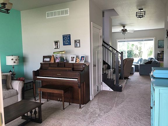 3rd image of 409 Eva Point Dr SW
