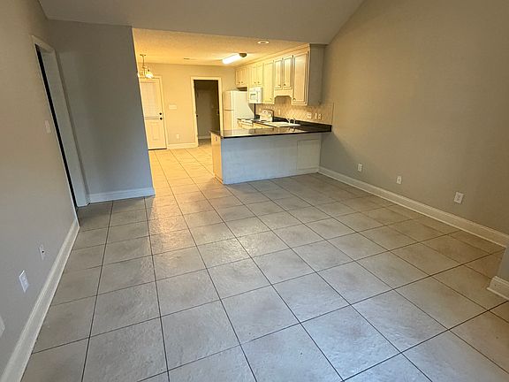 2nd image of 132 Edgelake Dr #A