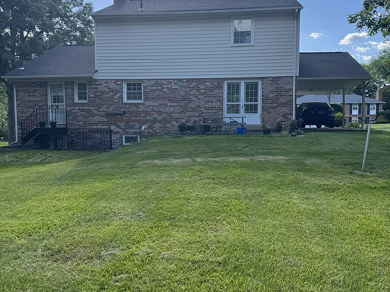 7909 Shannondale Dr — Photo 2