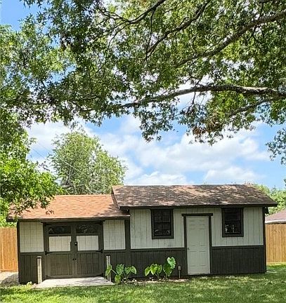 2nd image of 3314 Oakdale Dr