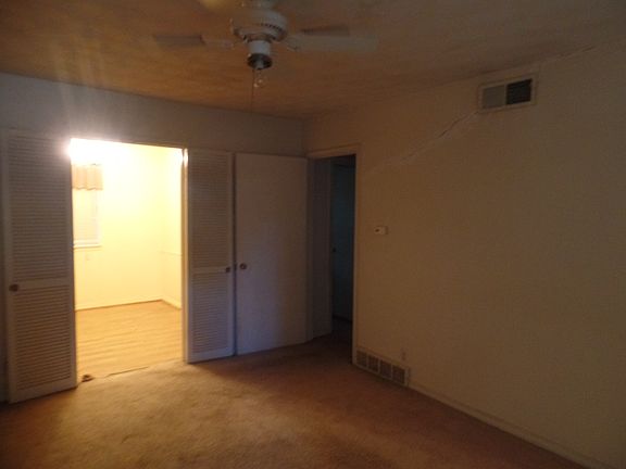 2nd image of 2511 Miriam Ln