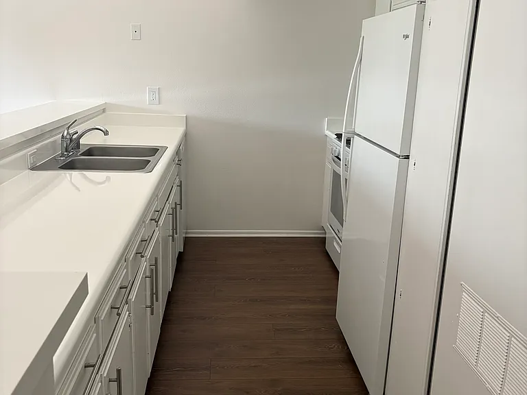 Harbor Village Apartments — Photo 25