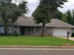 2900 Del Casa Cir, Midwest City, OK 73110