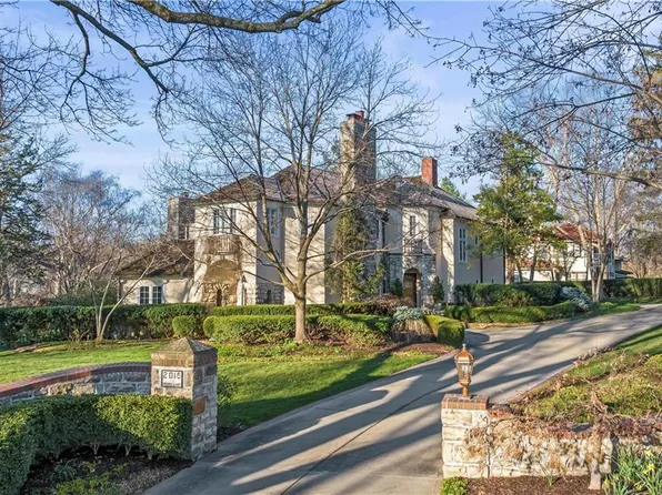 2015 Drury Ln, Mission Hills, KS 66208