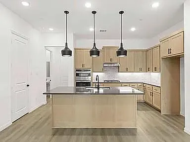 1231 Doris May Dr — Photo 2