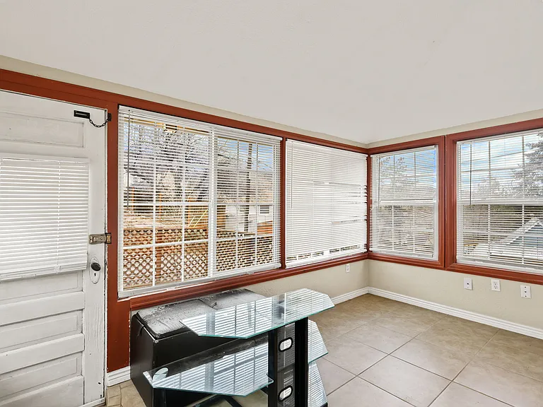 811 Shoshone Pl — Photo 8