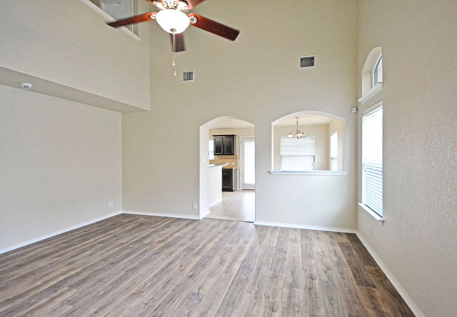 4 bed, 3.0 bath, 1915 sqft, $1,825 — Photo 4