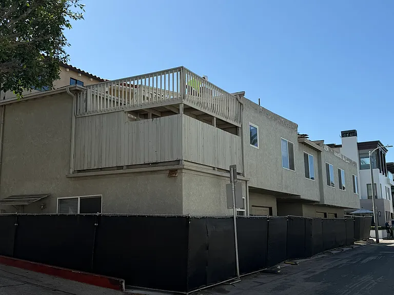 This is the existing structure that's being demolished and will soon be a dirt lot and then construction will begin