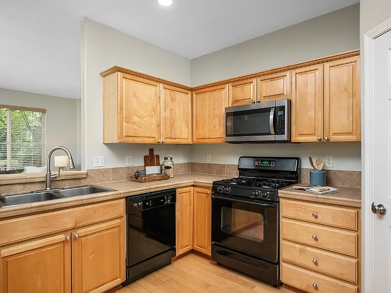 2283 NW Oak Knoll Pl — Photo 3