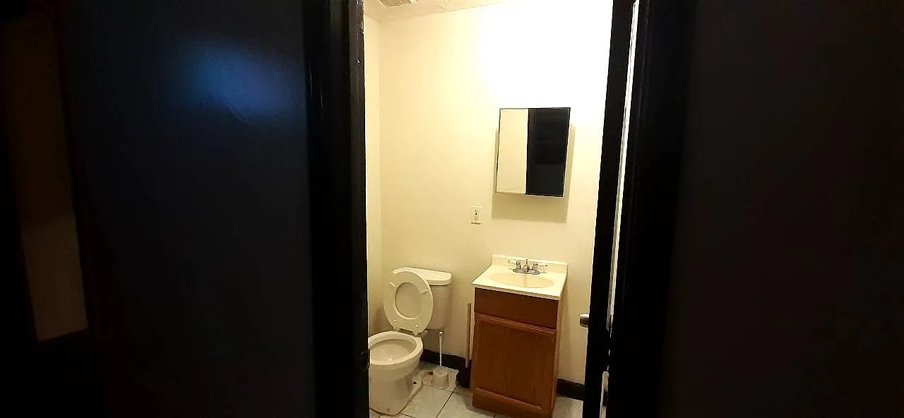 1100 Ira St — Photo 2