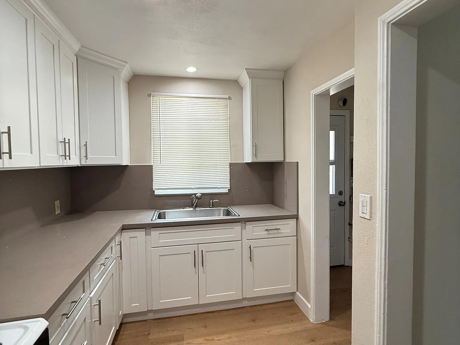 2 bed, 875 sqft, $2,450 — Photo 3
