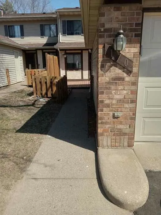 3 bed, 1.5 bath, 1339 sqft, $2,100 — Photo 1