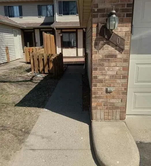 170 Bridlewood Dr — Photo 1