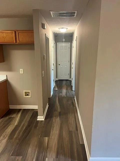 3 bed, 2.0 bath, 1120 sqft, $1,800 — Photo 3